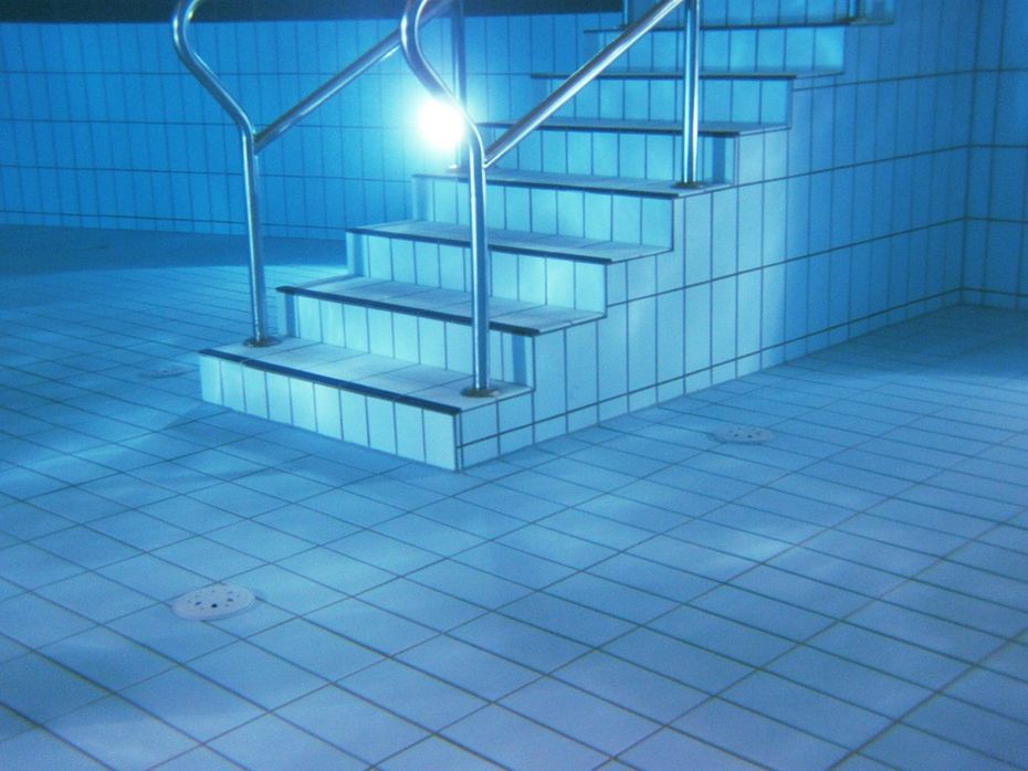 Treppe in einem Schwimmbecken